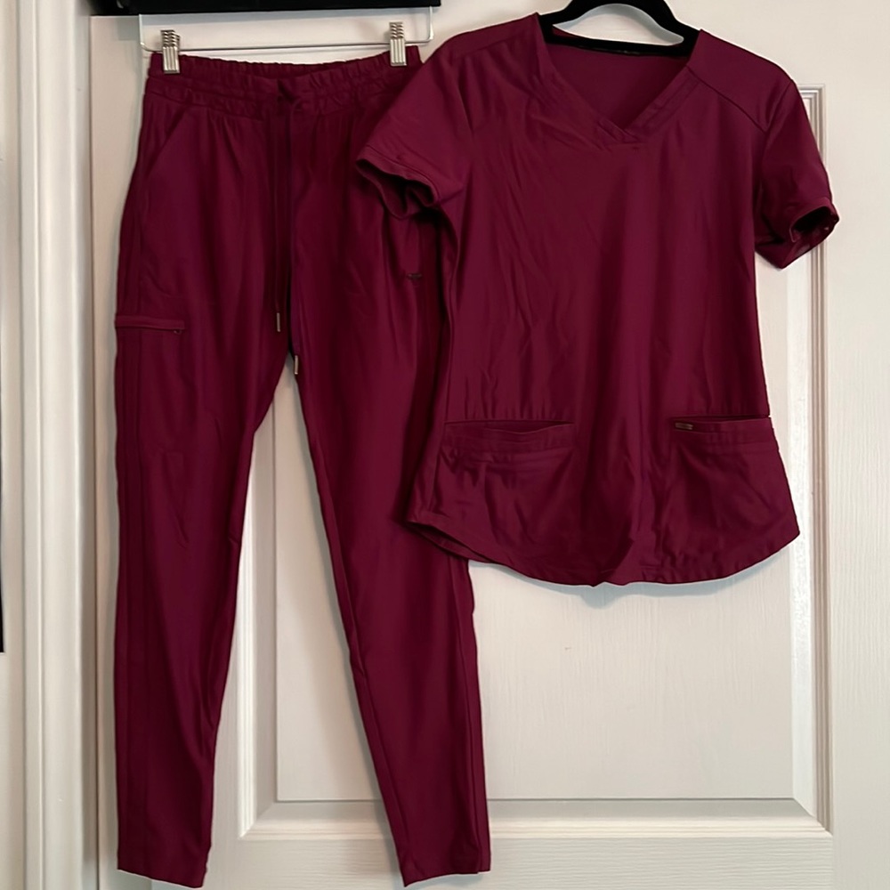 Cherokee Cranberry colored Scrub Set. Great Condition!